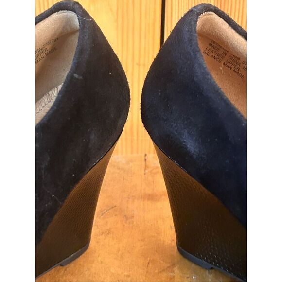 Clarks Artisan Cushion Boots 10M Black Suede Zip Up Wedge Ankle Boot - Picture 8 of 10